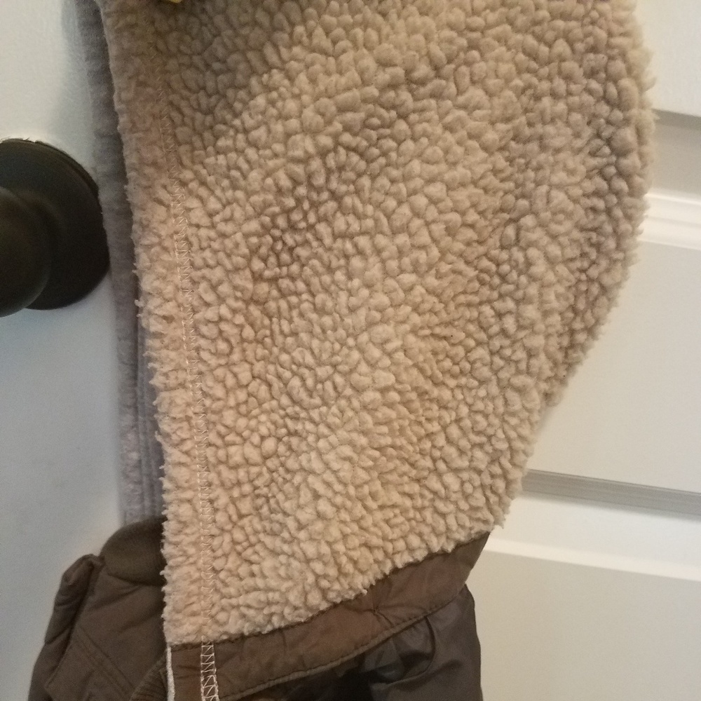 Vest - Picture 4 of 6